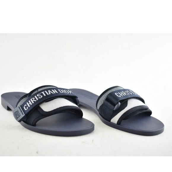 Christian Dior (R)Evolution Slide - Picture 2 of 10